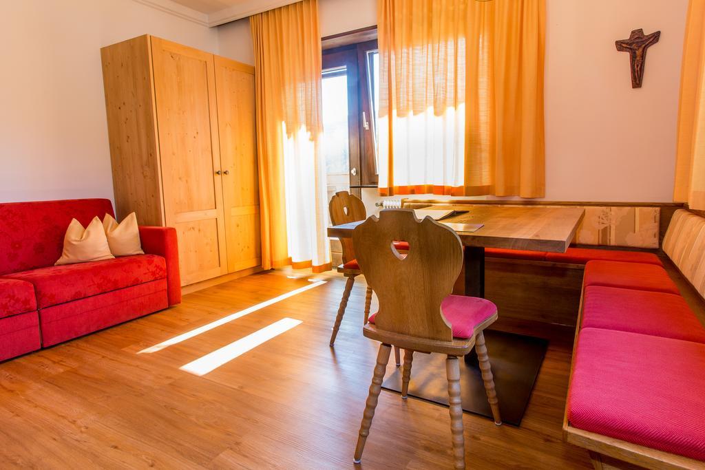 フルプメス Ferienland Stubaiアパートホテル 部屋 写真